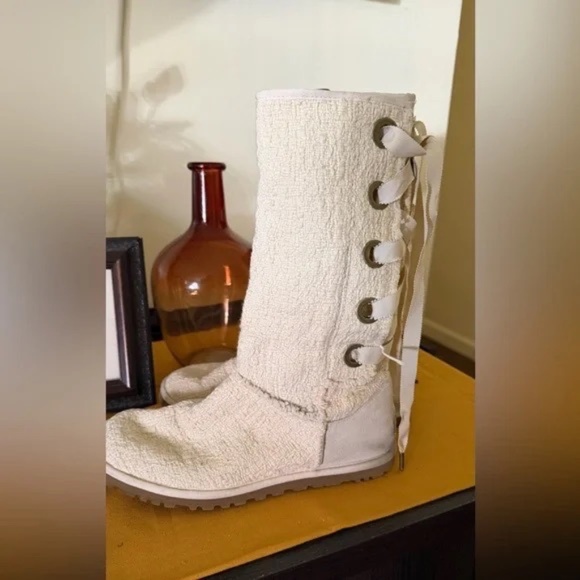 Cream Lace-Up Women's Boots by UGG SZ 8 - Picture 1 of 4